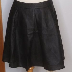 NWOT Harve Benard vegan leather short pleated mini skirt black size M